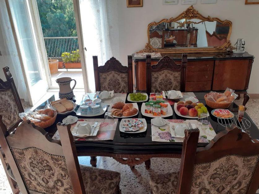Bed and Breakfast A Casa Di Adele Caserta Exterior foto